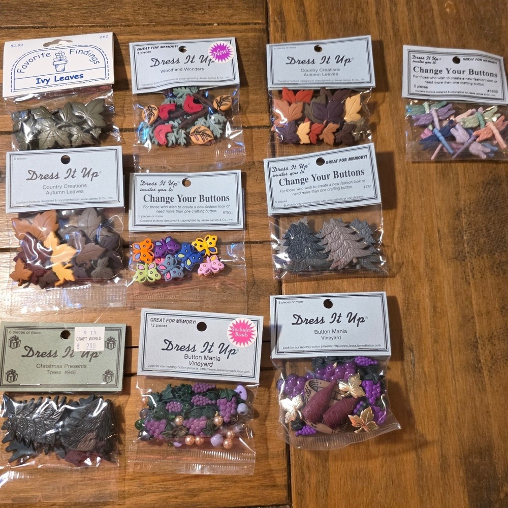 Dress It Up Novelty Craft Buttons Nature Autumn Holiday Lot 10 Packs